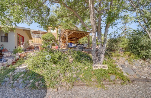 Cornville Cottage | Idyllic Cornville Getaway with Breathtaking Vineyard Views
