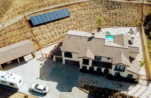 Cherry Valley Villa | Cozy Vineyard Retreat with Hot Tub & Pool - Rated 10/10