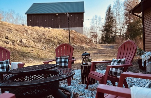 Stroudsburg Cabin | Scenic Vineyard Retreat with Hot Tub & Mountain Views