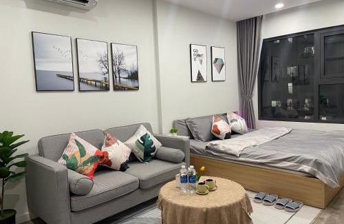 Tu Liem Apartment | Discover Vinhome Smartcity: 4-Star Stay with Family-Friendly Perks