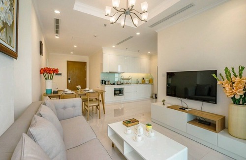 Hang Xanh Apartment | Vinhomes Central Park 2BR next to Landmark 81