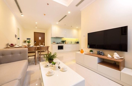 Hang Xanh Apartment | Vinhomes Central Park 2BR next to Landmark 81