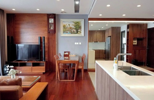 Trung Hoa Nhan Chinh Apartment | Vinhomes D’Capitale | 3BR Residence Ideal for Families or Groups