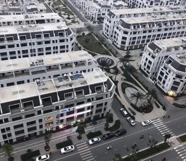 Tu Liem Apartment | Discover Vinhomes Gardenia: Family-Friendly with Ocean Views