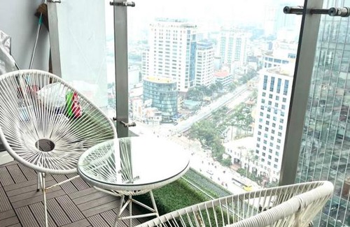 Ngoc Khanh Apartment | Top-Rated Vinhomes Metropolis with Private Pool & Breakfast