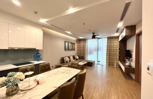 Ngoc Khanh Apartment | Top-Rated Vinhomes Metropolis with Private Pool & Breakfast