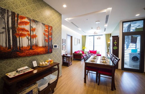 Ba Dinh House | Elegant Vinhomes Metropolis Apartment with Pool & Breakfast