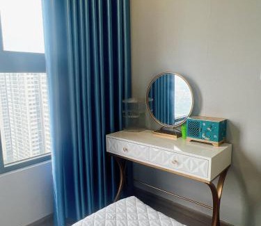 Gia Lam Apartment | Vinhomes Oceanpark: Guest Rated 10/10, Pet Friendly Retreat