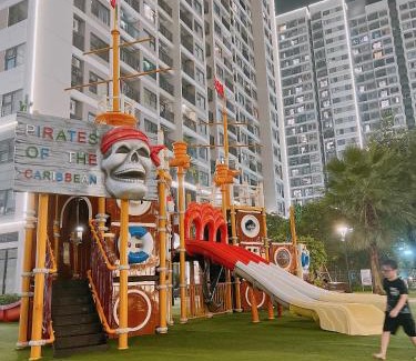 Gia Lam Apartment | Vinhomes Oceanpark: Guest Rated 10/10, Pet Friendly Retreat