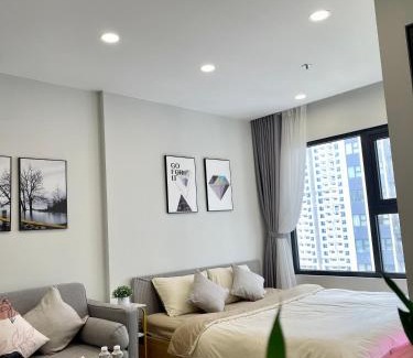 Tu Liem Apartment | Vinhomes Smart City: Top-Rated Retreat with All Amenities