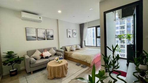 Tu Liem Apartment | Vinhomes Smart City: Top-Rated Retreat with All Amenities