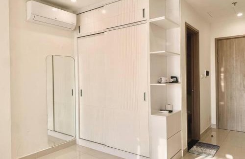District 9 Apartment | Vinhomes Studio Apartment with Pool View - Rated 10/10