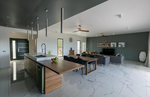 Bora Bora Villa | Elegant Vini Villa Bora: Oceanfront Bliss & Pool Access