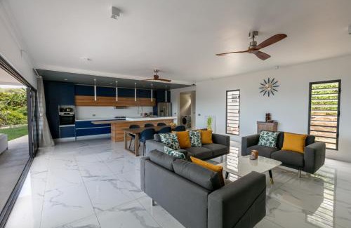 Bora Bora Villa | Elegant Vini Villa Bora: Oceanfront Bliss & Pool Access