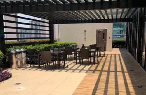 Phil-Am Apartment | Discover Vinia Residence: 4-Star Accessibility Awaits You