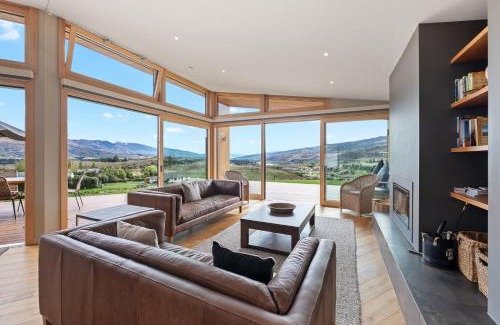 Bannockburn House | Relaxing Retreat at Vino and Views - Bannockburn Holiday Home