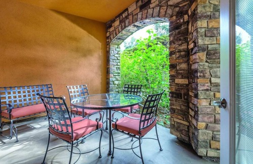 Napa Apartment | Vino Bello: Comfortable Double Beds & Free Shuttle Service