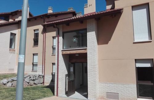Sojuela Apartment | Inviting Vino Montaña: Family-Friendly Stay with Netflix