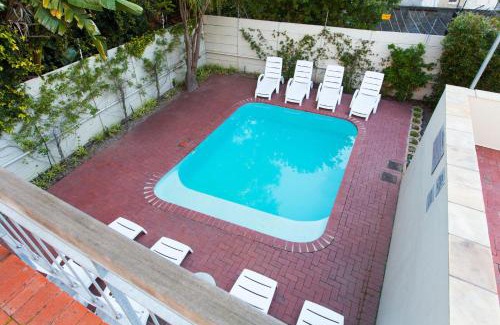 Stellenbosch Central Apartment | Relaxing Vino Self Catering Apartment with Pool Access