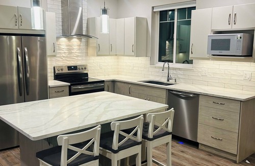 Okanagan-Similkameen House | Vino Villa is a beautiful private gated house, surrounded by vineyards.