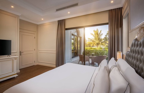 Loc Ha Hotel | Experience Melia Vinpearl Cua Sot Beach Resort Getaway