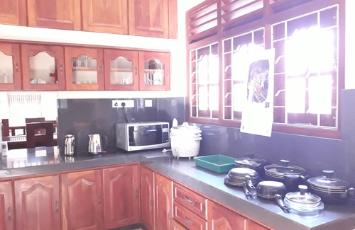 Ambalangoda Villa | Cozy Vinses Villa with Kitchen in Hikkawaha, Ideal for Budget Travelers