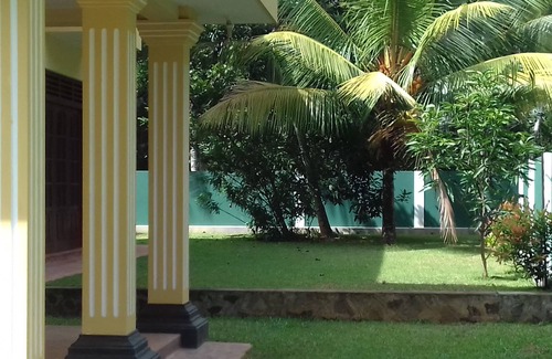 Ambalangoda Villa | Cozy Vinses Villa with Kitchen in Hikkawaha, Ideal for Budget Travelers