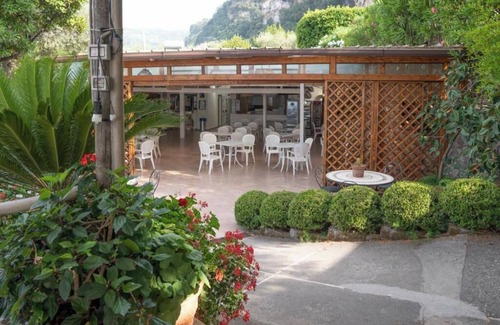 Castellammare di Stabia Apartment | Vintage Camper Sorrento