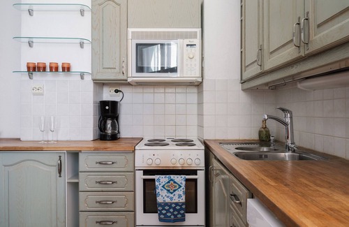 Etu-Toolo Apartment | Vintage 1BR Apt in Kamppi