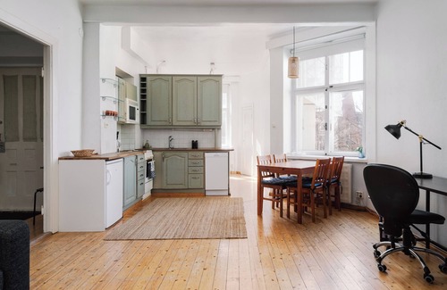 Etu-Toolo Apartment | Vintage 1BR Apt in Kamppi