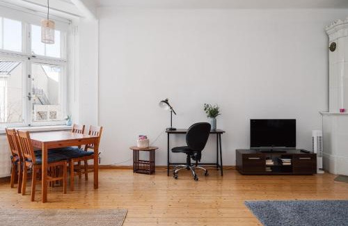 Etu-Toolo Apartment | Retro 1BR Apartment in Kamppi - Guest Rated: 9.5/10