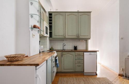 Etu-Toolo Apartment | Retro 1BR Apartment in Kamppi - Guest Rated: 9.5/10