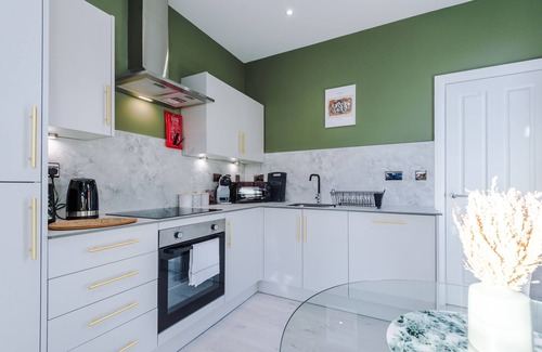 Offerton Apartment | Vintage 2 Bedroom Apartment with Free Parking for Families