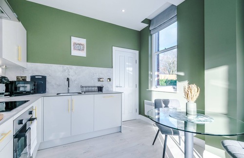 Offerton Apartment | Vintage 2 Bedroom Apartment with Free Parking for Families