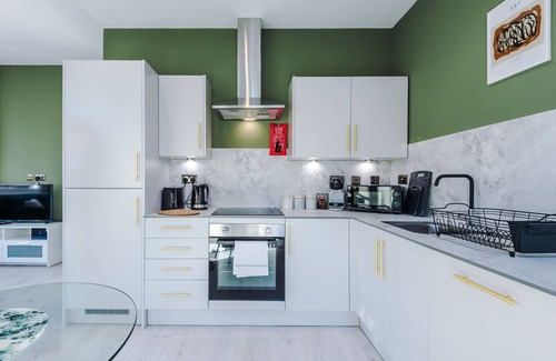 Offerton Apartment | Vintage 2 Bedroom Apartment with Free Parking for Families