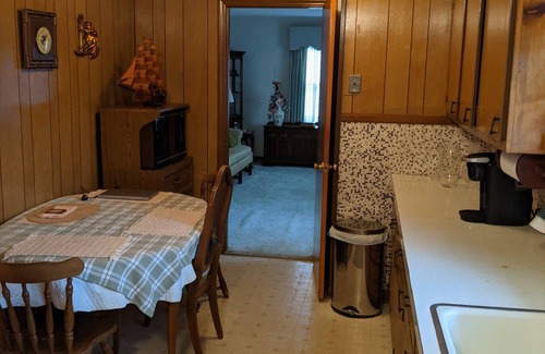 Burlington House | Cozy 2-Bedroom Retreat with Expansive Yard Space