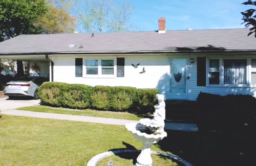 Burlington House | Cozy 2-Bedroom Retreat with Expansive Yard Space