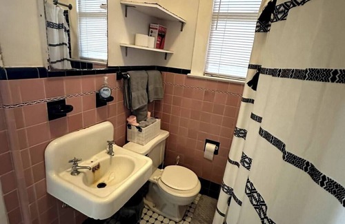 University Heights House | Vintage & Affordable Unit 5 of 6