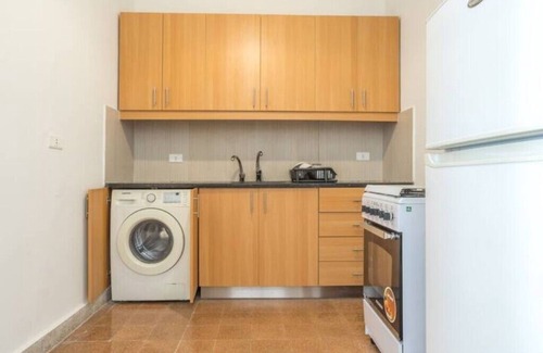 Mar Mikhael Apartment | Bright Vintage Flat in Mar Mikhael with Spa & Breakfast