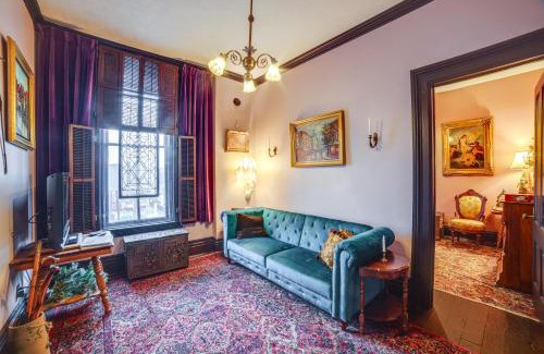 La Porte Apartment | Historic Downtown La Porte Vintage Apartment - Guest Rated 10/10