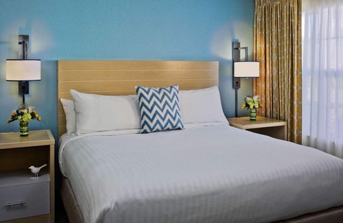 Sandy Springs Resort | Cozy Atlanta Retreat with Free Breakfast & Pet-Friendly Stay!