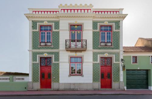 Ovar House | Cozy Vintage Balcony Guesthouse with Hot Tub & Restaurant