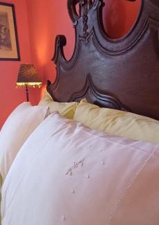 Ovar House | Cozy Vintage Balcony Guesthouse with Hot Tub & Restaurant