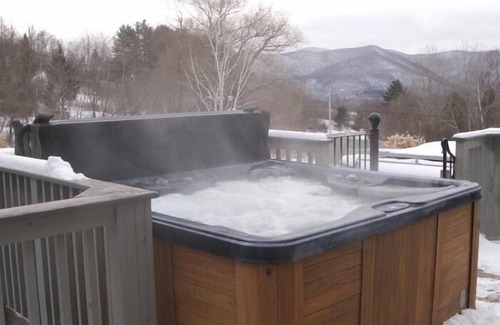 Pownal House | Vintage BARN Apartment: Pool, Hot Tub & Pet Friendly Stay