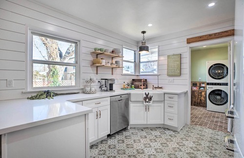Bishop Cottage | Charming Vintage Bishop House with Porch Swing in Downtown