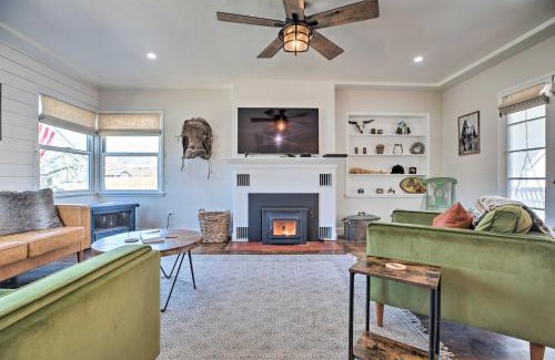 Bishop House | Delightful Vintage Bishop House in Downtown with Porch Swing