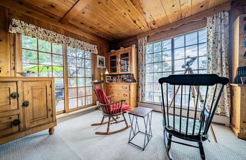 Estes Park Cabin | Vintage Cabin w/Views in Heart of Estes