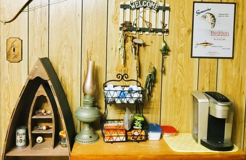 Morgan Cabin | Lake Whitney Vintage Retreat: Ideal for Relaxation & Adventure