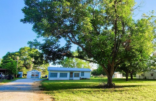 Morgan Cabin | Lake Whitney Vintage Retreat: Ideal for Relaxation & Adventure