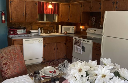 Rockaway Beach Cabin | Scenic Vintage Cabins by the Lake with Pool & Breakfast